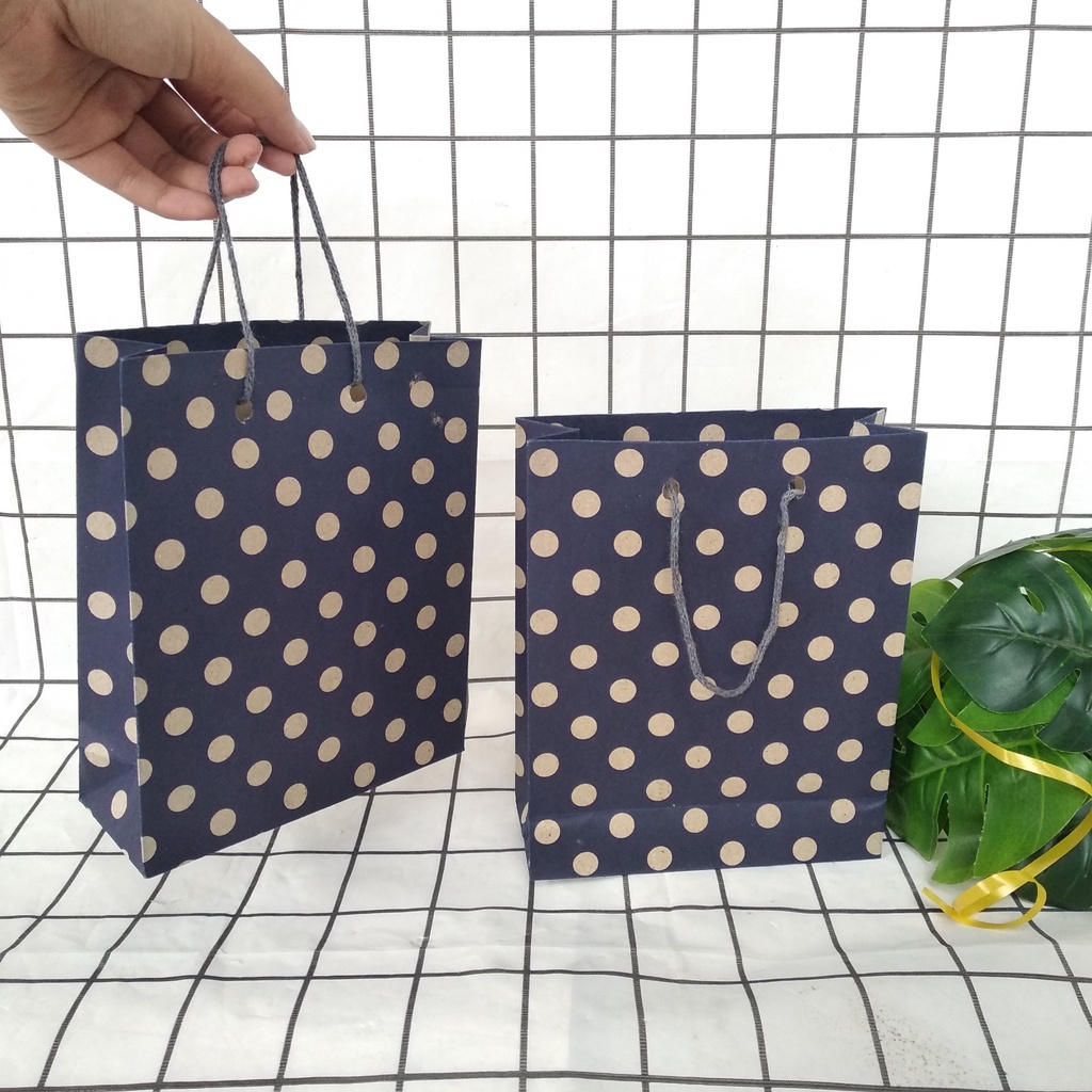 

Paperbag PBS 15x6x19 Tas Kertas Paper Bag Motif Polka Papper Bag