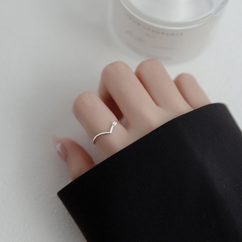 Roselife Korea S925 Perak Bentuk V Minimalis Bersinar Zirkon Tunggal Cincin Untuk Wanita Perempuan Pertunangan Pernikahan Cincin Korea Fashion Jari Perhiasan Hadiah Untuk Teman Pacar