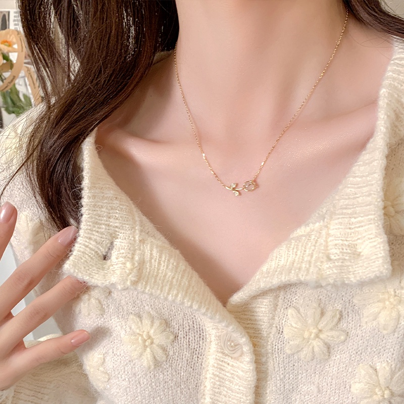 Papaozhu Elegan Bersinar Zirkon Moonlight Batu Emas Tulip Liontin Kalung Untuk Wanita Gadis Temperamen Mata Kucing Batu Tulang Selangka Rantai Trendi Leher Perhiasan Pacaran