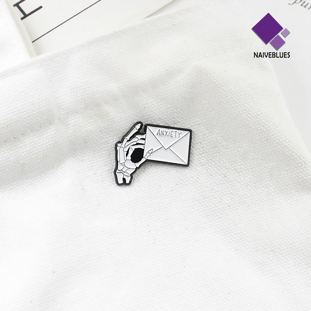 &lt; Naiveblues &gt; ANXIETY Letter Skeleton Tangan Enamel Bros Pin Wanita Jaket Jeans