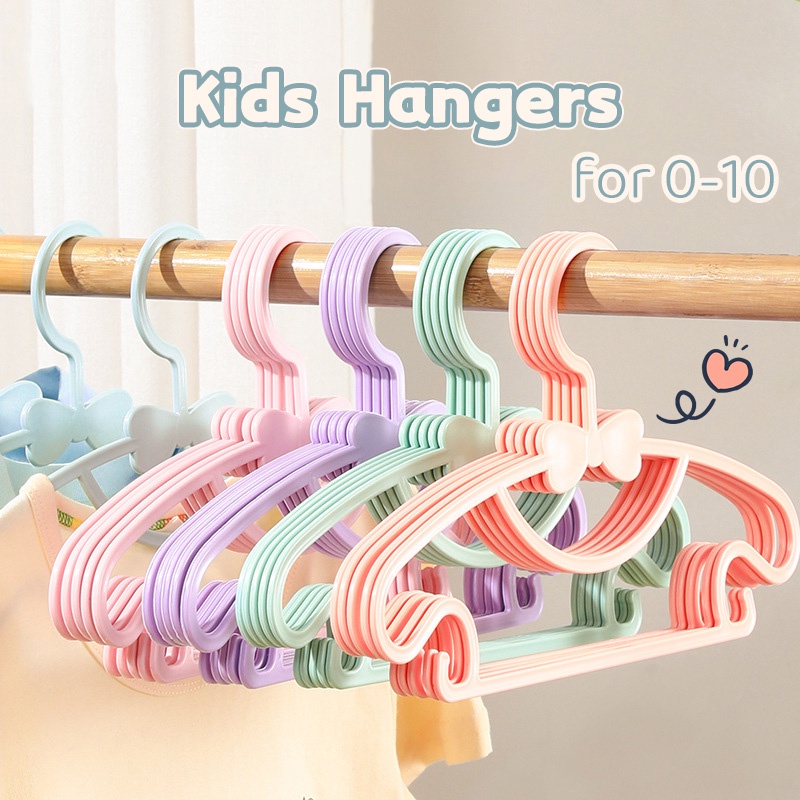 1pc Gantungan Anak Gantungan Bayi Ikatan Simpul Lucu Warna Permen Gantungan Multifungsi Balita Hanger Slim Light Hanger Plastik Tahan Lama Tas Tangan Anak Mantel Rak Organizer Lemari