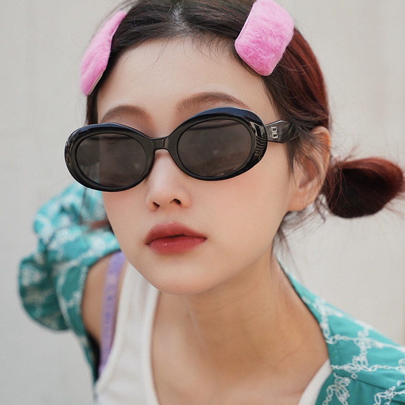 (YUZHU) Bingkai Oval Warna Permen Spike Kacamata Hitam Korea Fashion Oversized Frame Sunshade Sunglasses Untuk Wanita