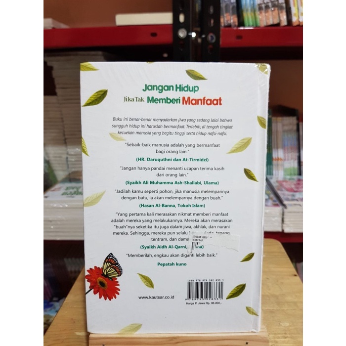 BUKU JANGAN HIDUP JIKA TAK MEMBERI MANFAAT