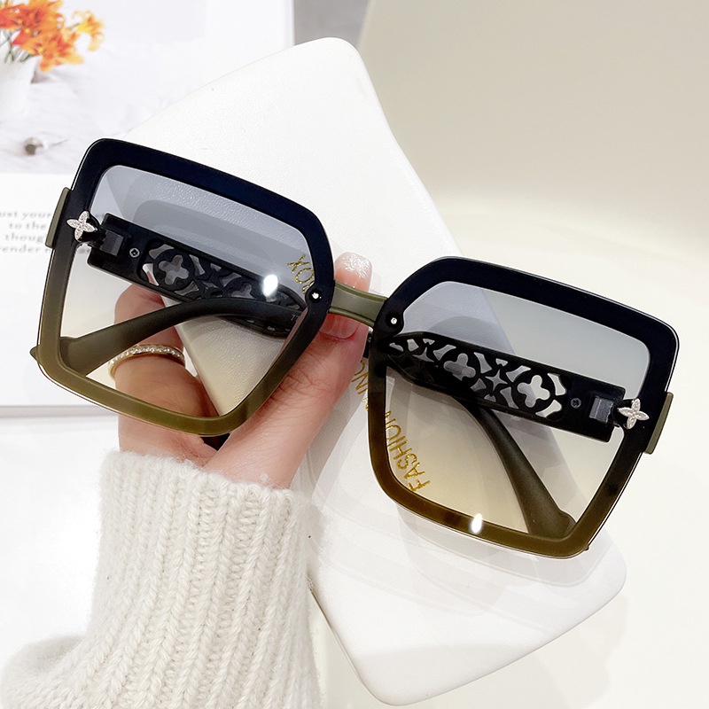 (YUZHU) Kacamata Hitam Semanggi Empat Daun Bergaya Baru Untuk Wanita Oversized Square Frame Hollow Temple Sunglasses