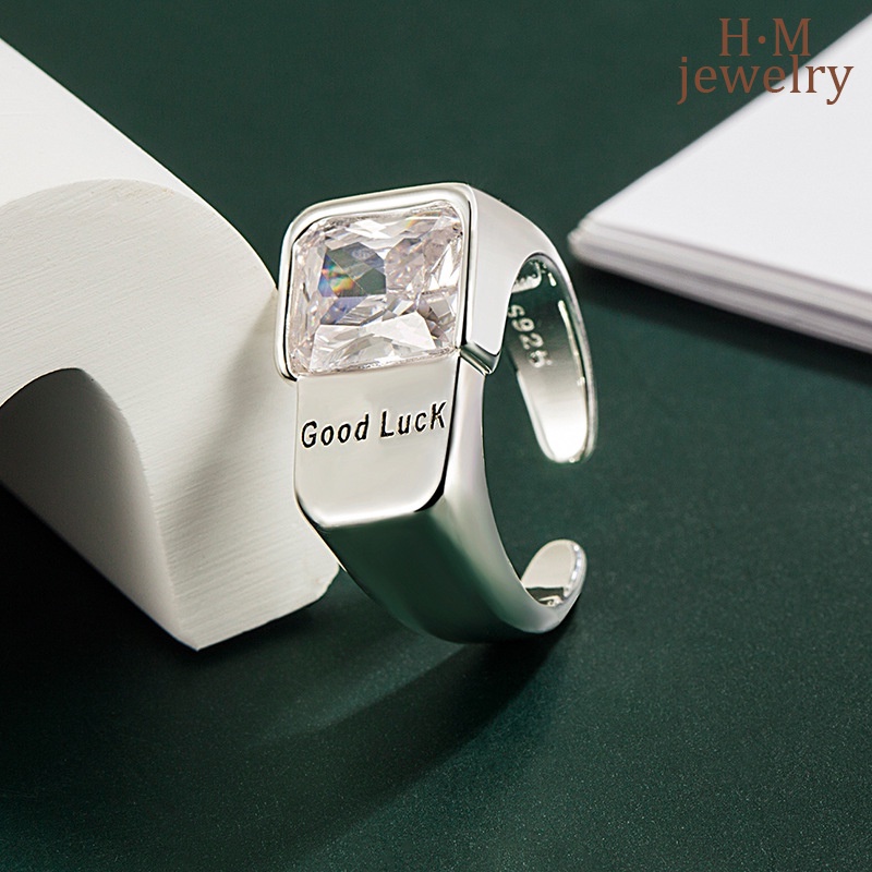 S925 Perak Retro Bermutu Tinggi Cahaya Mewah Super Flash Beruntung Huruf Cincin