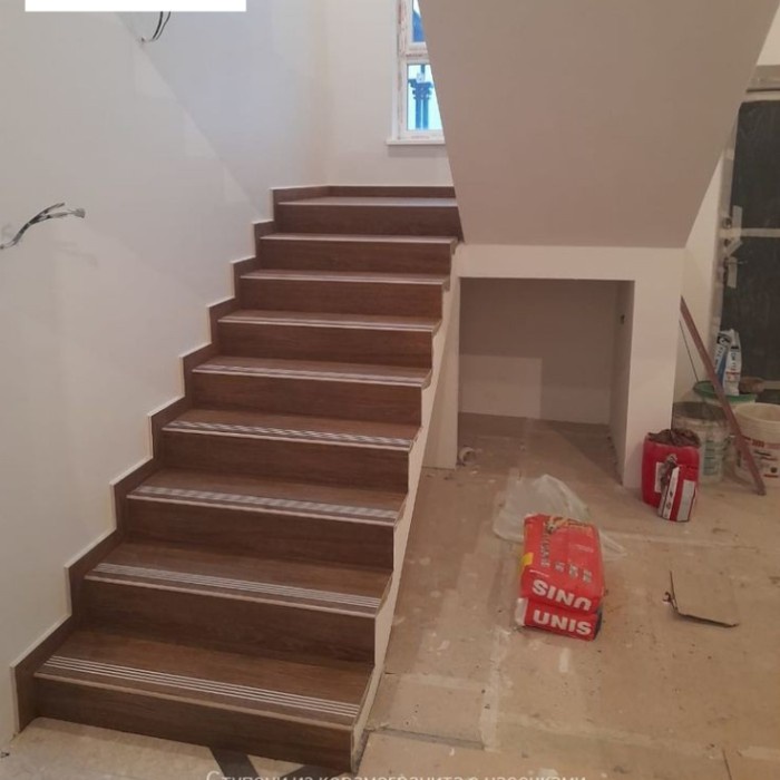 KERAMIK GRANIT TANGGA MOTIF KAYU LIST PLINT 30X90 20X90 CUSTOM