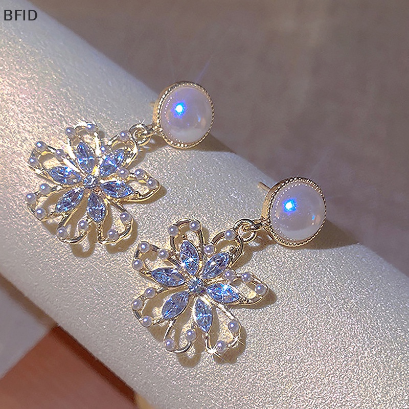 [BFID] 1pasang Fashion Anting Mutiara Warna Perak Bunga Liontin Anting Perhiasan Alloy All-Match Temperamen Ear Stud Untuk Wanita Hadiah [ID]