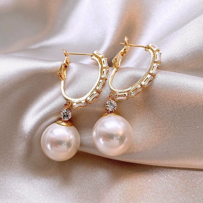 Anting Mutiara Elegan Dan Serbaguna Anting Mewah high-end Dan Ringan Gaya Perancis Earbud anti Rontok Baru Di2023