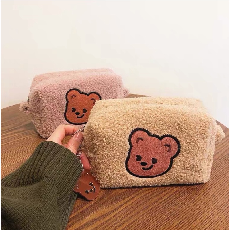 

KOTAK PENSIL BULU / PENCIL CASE PLUSH / KOTAK PENSIL CUTE BEAR SEKOLAH PEREMPUAN / POUCH FLURRY BROWN BEAR SERBAGUNA / WHY BEAR PENCIL CASE/ MAKE UP POUCH / KOTAK PENSIL BULU LEMBUT / POUCH KAPASITAS BESAR