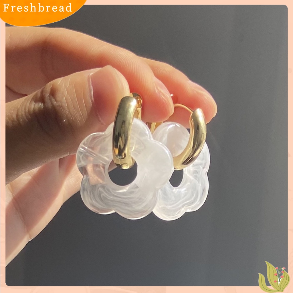 &lt; Freshbread &gt; 1pasang Anting Wanita Bentuk Bunga Resin Indah Halus Berongga Keluar Anting Perhiasan Aksesoris