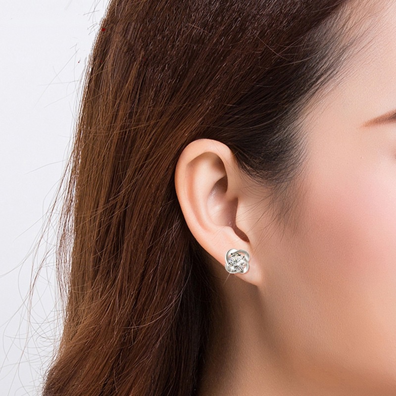 Goldkingdom Aksesoris Perhiasan Fashion Ready Stock Korea Fashion Shiny Happiness Four-leaf Clover Earrings Silver Plated Earrings Platinum Hypoallergenic.