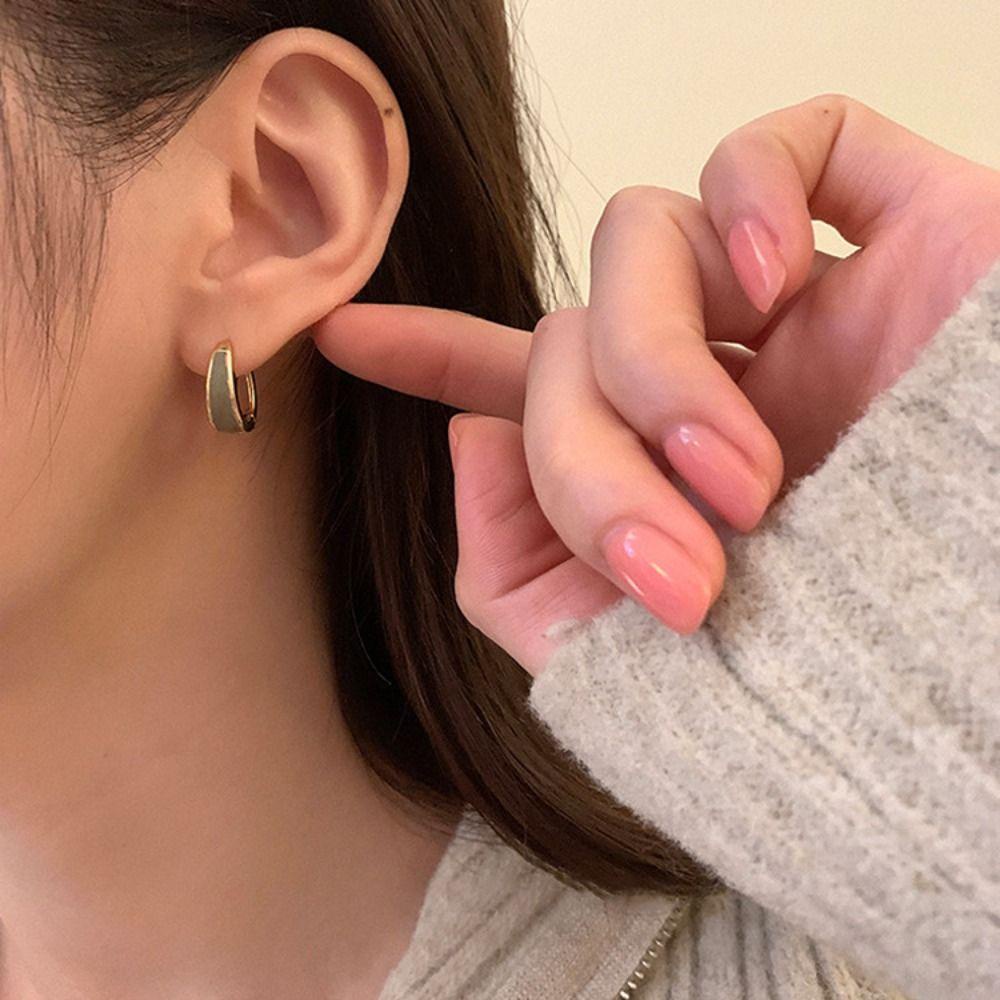 Mxbeauty Wanita Anting Hoop Minoritas Manis Pesta Fashion Desain Tembaga Temperamen Enamel Telinga Gesper