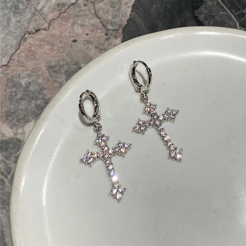 Gothic Punk Hip-hop Tren Pukulan Telinga Gesper Mode Baru Mempesona Kristal Anting Perhiasan Aksesoris Retro Gaya Panah Cross-shape Drop Earrings Untuk Wanita Pria