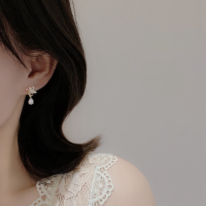 Korea Fashion Kupu-Kupu Mutiara Ekor Ikan Tulip Anting Perempuan