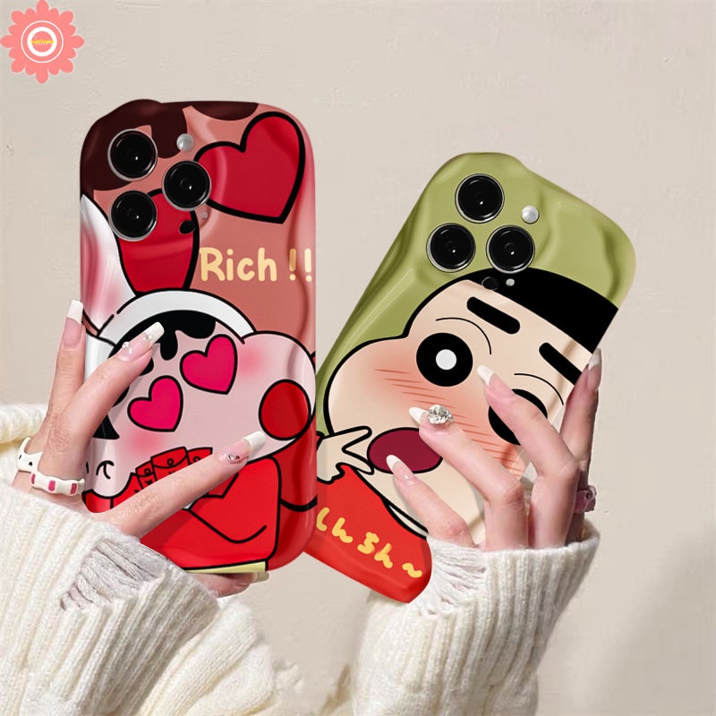 IPHONE Kartun Lucu Crayon Shin-chan Couple Case Kompatibel Untuk Iphone11 12 14 13 Pro Max 7Plus 8Plus 6s 6 7 8 Plus XR X XS Max SE 2020 3D Wavy Curved Edge Lover Case Soft Cover