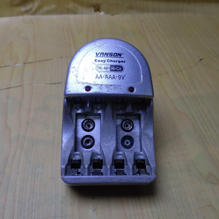 Vansion Charger Baterai AA-AAA-9V Original