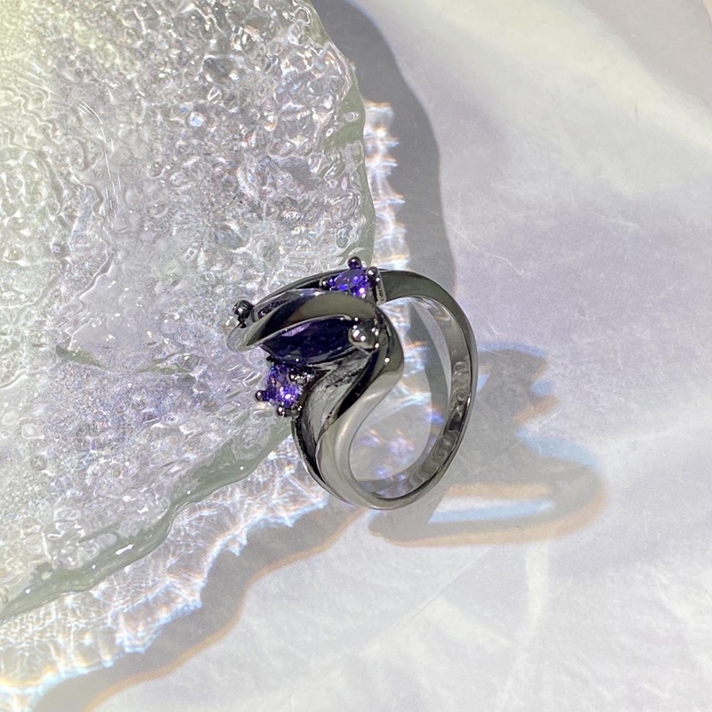 Special-interest Cincin Kawin Wanita Berlapis Hitam Dengan Marquise Ungu Cubic Zirconia Hadiah Kepribadian Untuk Perhiasan Pesta