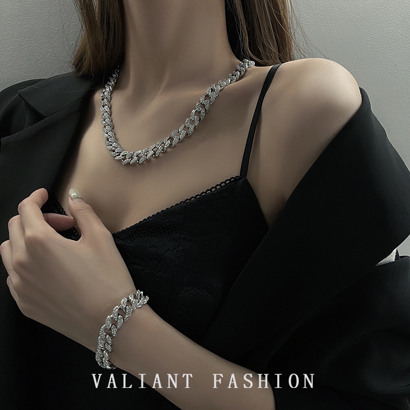 Kalung Kuba Perempuan Gaya Baru Trendi ins Hip Hop Cahaya Desain Niche Mewah Merasakan Rantai Klavikula Eropa Amerika Laki-Laki