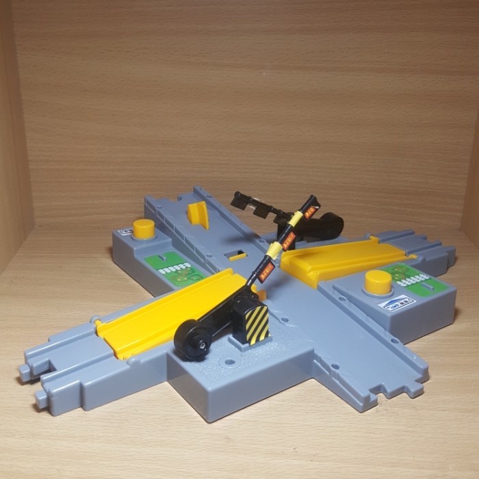 Takara Tomy Plarail J20 Auto Crossing Diorama Perlintasan kereta J-20