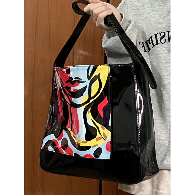 Sera Art Series 2023 Baru Grafiti Tote Tas Wanita Kapasitas Besar Tas Bahu Commuter Tas Niche Messenger Bag