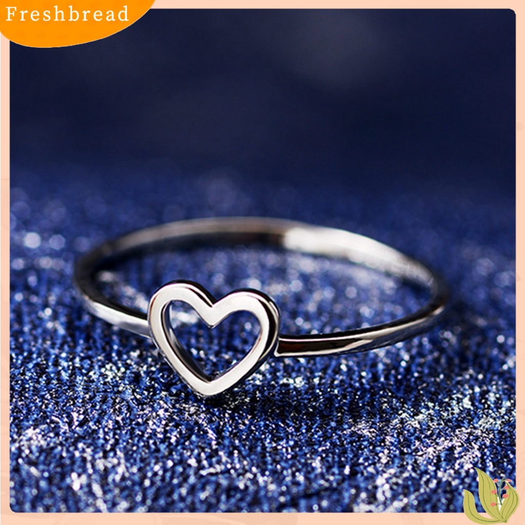 &lt; Freshbread &gt; Wanita Sederhana Melubangi-out Cincin Hati Valentine Lamaran Circlet Perhiasan Hadiah