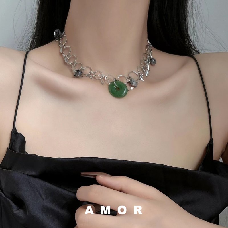 Gaya Cina Baru Hijau Gesper Pengaman Cincin Duri Kalung choker Rasa Canggih Niche Desain Liontin Kalung