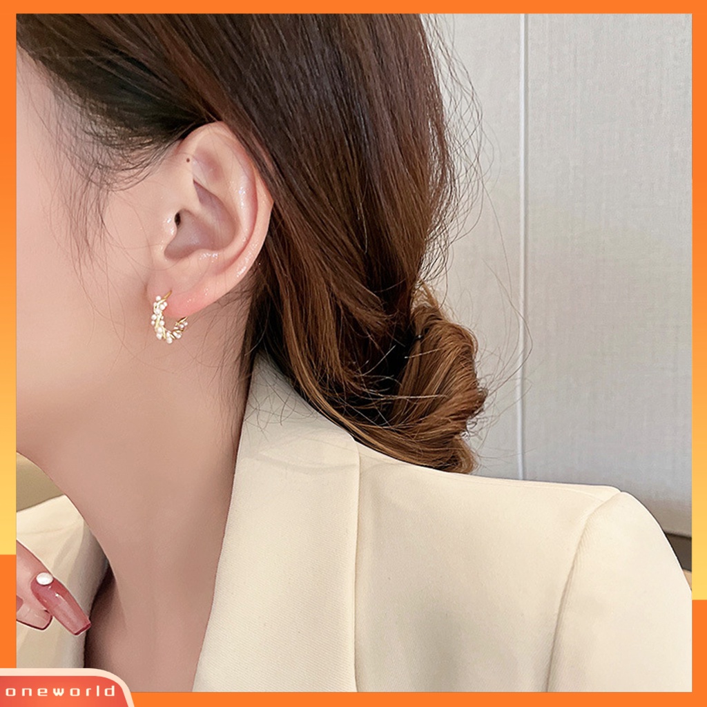 [EONE] 1pasang Anting Hoop Cahaya Mewah Temperamen Mutiara Imitasi Minimalis Geometris Hias Hadiah Wanita Anting Lingkaran Perhiasan Pesta Aksesori Busana