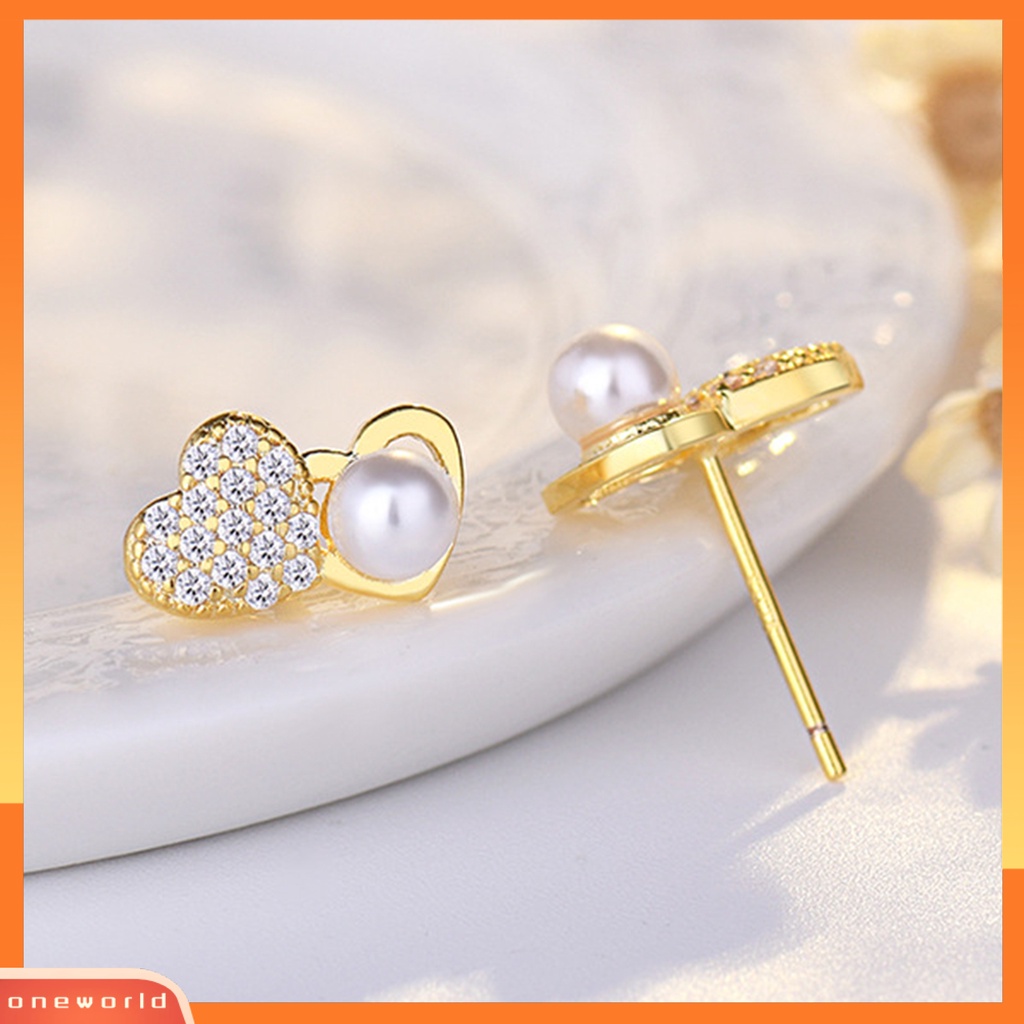 [EONE] 1pasang Ear Studs Vintage Elegan Berongga Keluar Berbentuk Hati Shiny Cubic Zirconia Dress Up Hadiah Wanita Mutiara Imitasi Stud Earrings Perhiasan Pesta Untuk Pakaian Sehari-Hari