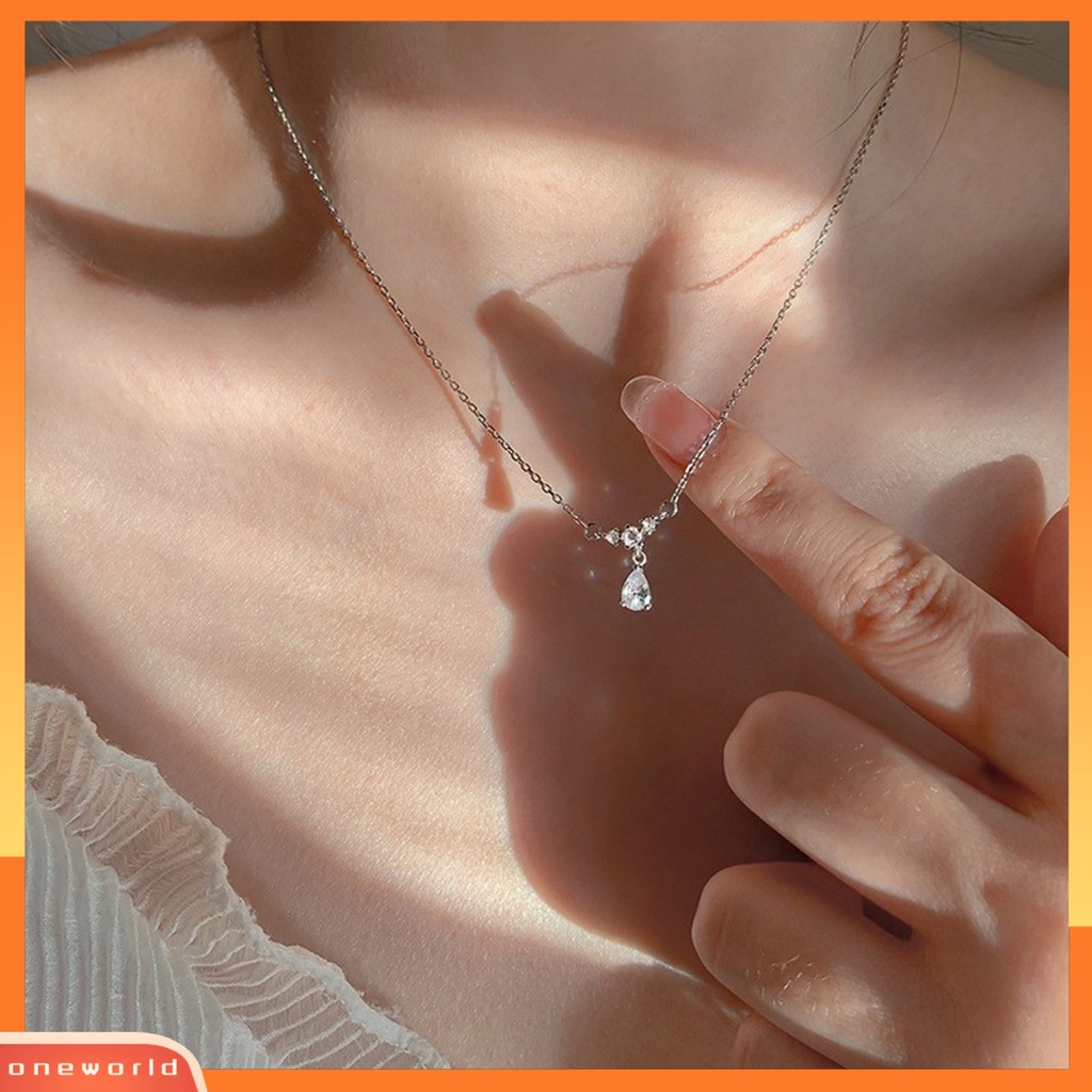 [EONE] Kalung Baja Titanium Berlian Imitasi Mengkilap Inlay Kupu-Kupu Liontin Rantai Ganda Gaun Elegan-Up Warna Perak Wanita Choker Sweater Necklace Aksesoris Perhiasan Hadiah