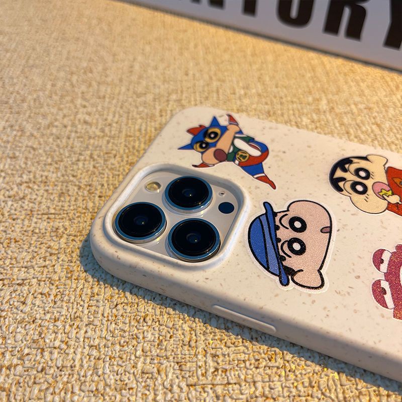 Ins Crayon Shin-Chan Cocok Untuk iPhone 14 Pro Max iPhone Phone Case Ramah Lingkungan Degradable Phone Case Shockproof Protection Camera Kompatibel Dengan iPhone 13 13prm iPhone 11 7Plus 8Plus Xr XS 12 Pro Max Casing Ponsel