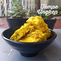 

Tempe Ungkep Bumbu Kuning Goreng 10PCs Makanan Siap Saji