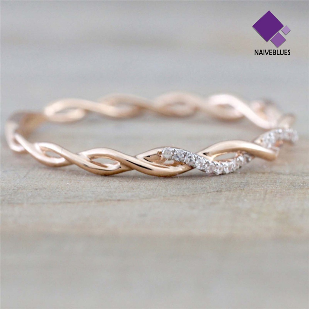 &lt; Naiveblues &gt; Cincin Wanita Memutar Bentuk Berlian Imitasi Perhiasan Kilau Terang Indah Untuk Pernikahan