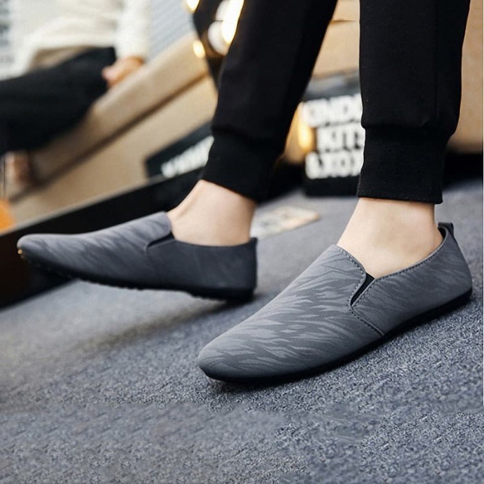 (COD) Techdoo Sepatu Slip On Lentur Sepatu Pria Formal Casual Import MR214 - Abu-abu, 40