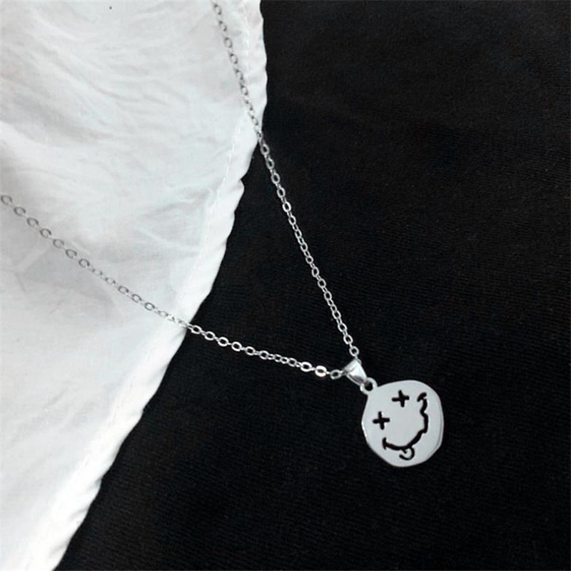 Ins Fashion Smile Pendant Kalung Pria Dan Wanita Smiley Face Kalung Kepribadian Hip-Hop Perhiasan Pasangan