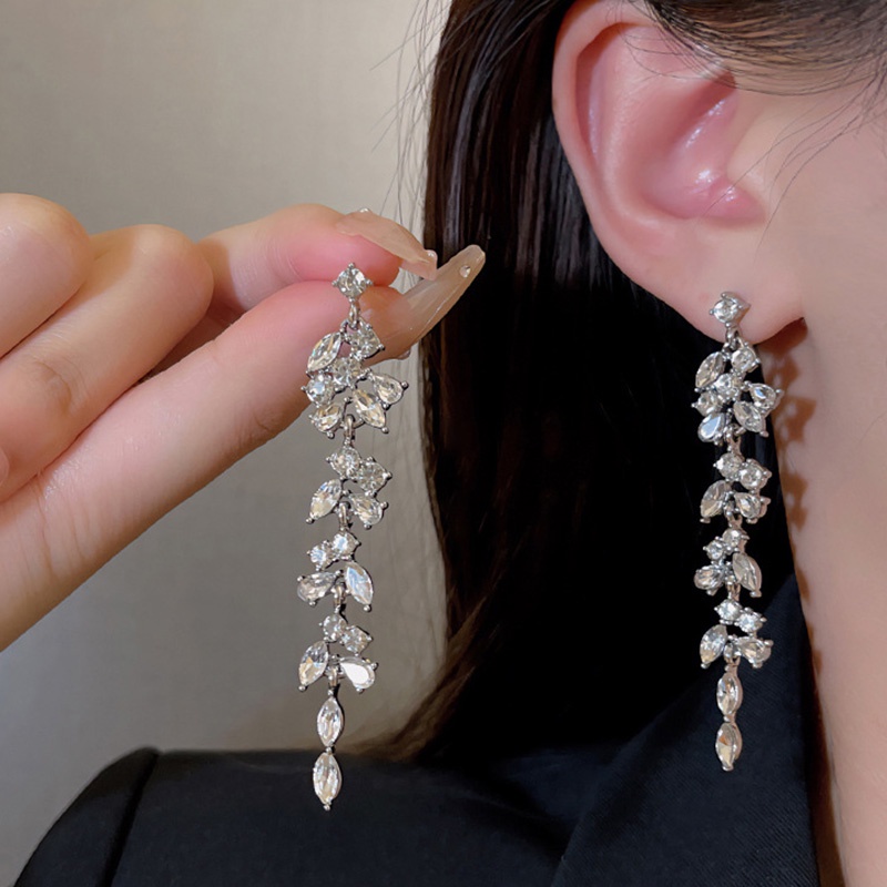 Jepang Korea Elegan Rumbai Kristal Panjang Gaya Baru Trendi Desain Niche Anting Berlian Imitasi Daun