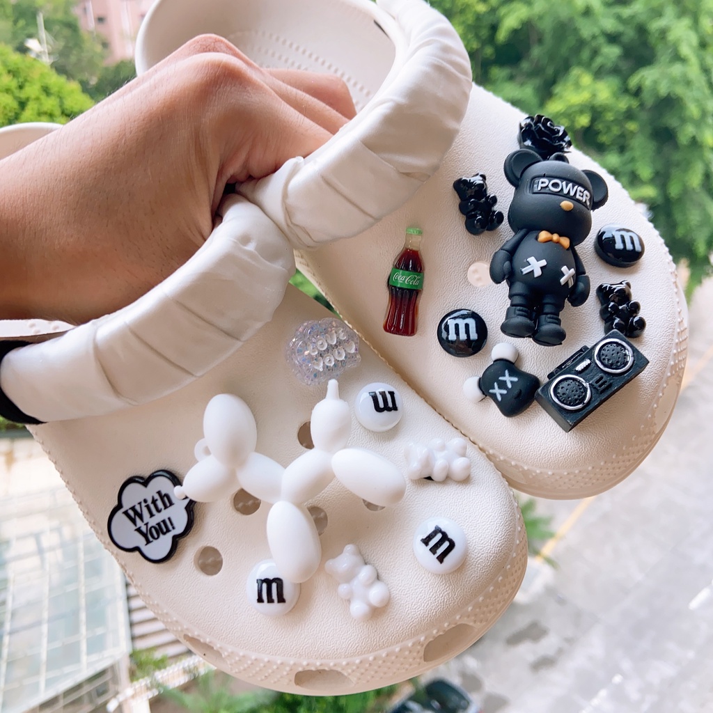 17 Pcs Bearbrick Balon Anjing Beruang Jibz Pesona Tombol Fashion Sepatu Aksesoris#Seri Hitam &amp; Putih