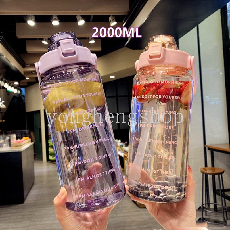 2000ml Botol Air Kapasitas Besar Dengan Skala Waktu Luar Ruangan Portabel Cangkir Minum Olahraga Botol Air Dengan Sedotan Lucu Warna Gradien Kebugaran Cangkir