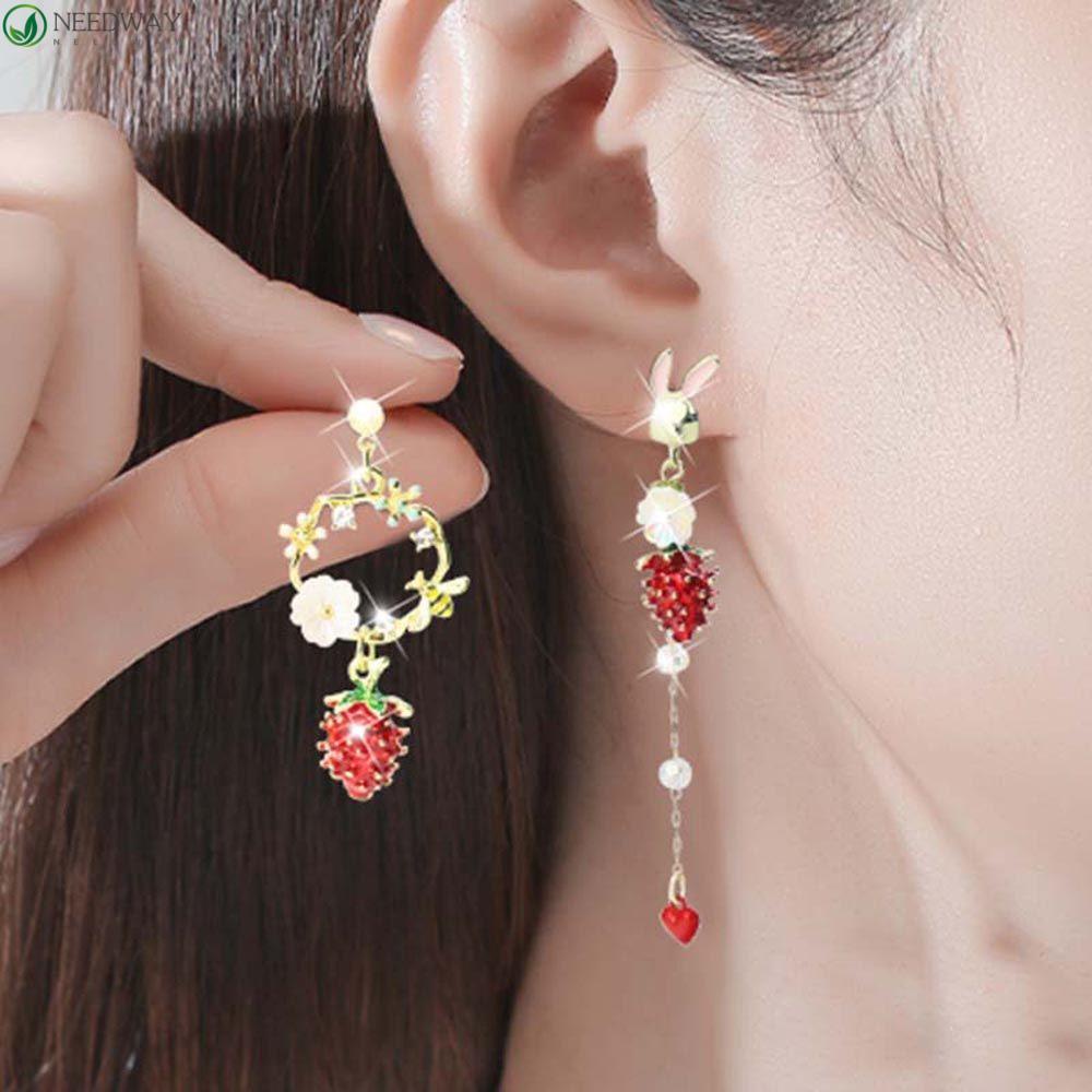 NEEDWAY Wanita Anting Menjuntai Manis Vintage Asimetris Untuk Perempuan Strawberry Drop Earrings