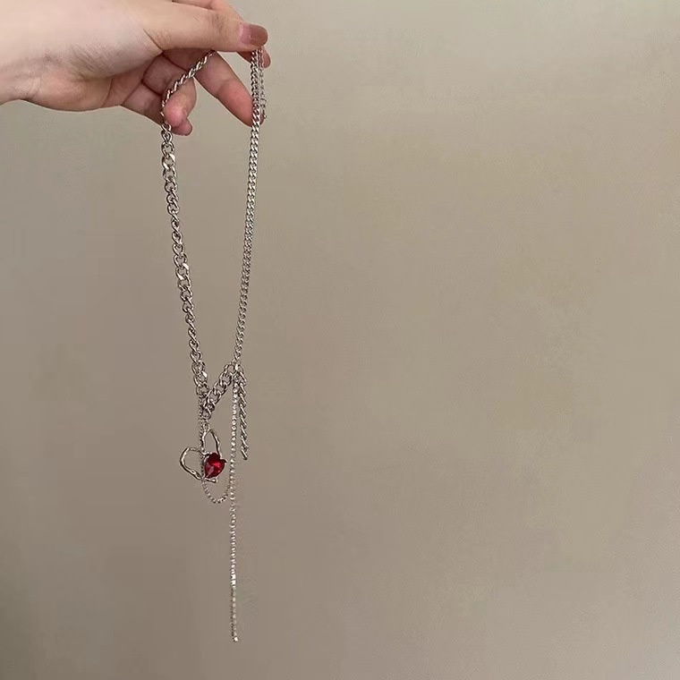 Cinta Merah Zirkon High-End Rantai ins Ditumpuk Rantai Klavikula Manis Pedas Versi Korea Niche Titanium Steel Kalung Perempuan100