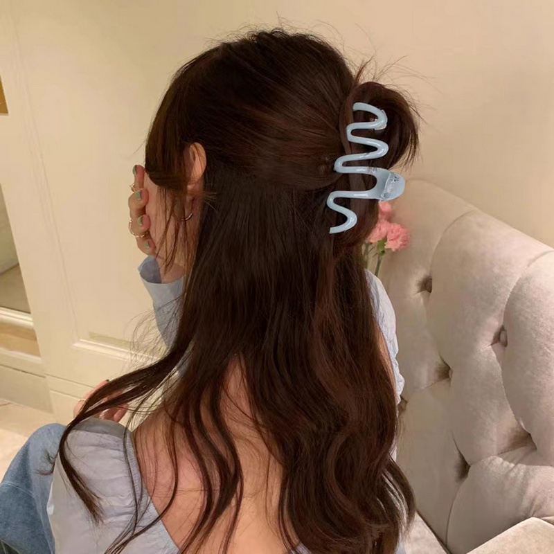 Musim Panas Dopamin Garis Bergelombang Ambil Klip Permen Warna2023Gaya Baru Belakang Kepala Piring Rambut Aksesoris Rambut Hiu Lucu Klip Rambut Klip