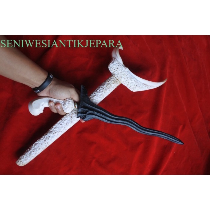 

keris pandawa PB putran warangka ladrang ukir tinggalan buyut wingit boss