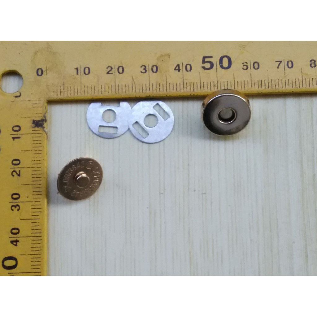 

kancing tas magnet tebal 14 mm warna emas muda