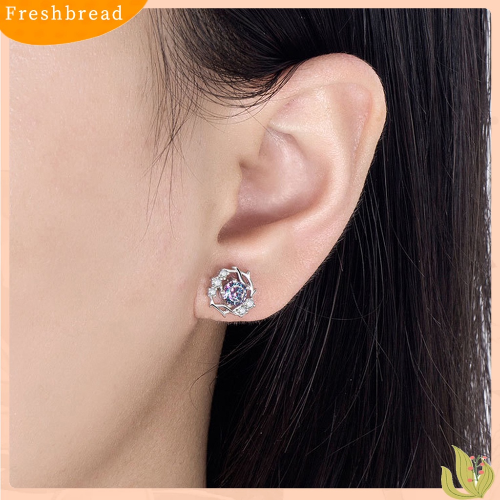 &lt; Freshbread &gt; 1pasang Anting Wanita Bersinar Batu Berwarna Berlian Imitasi Desain Snowflake Electroplating Hias Hypoallergenic Temperamen Yang Sangat Baik Tanduk Stud Earrings