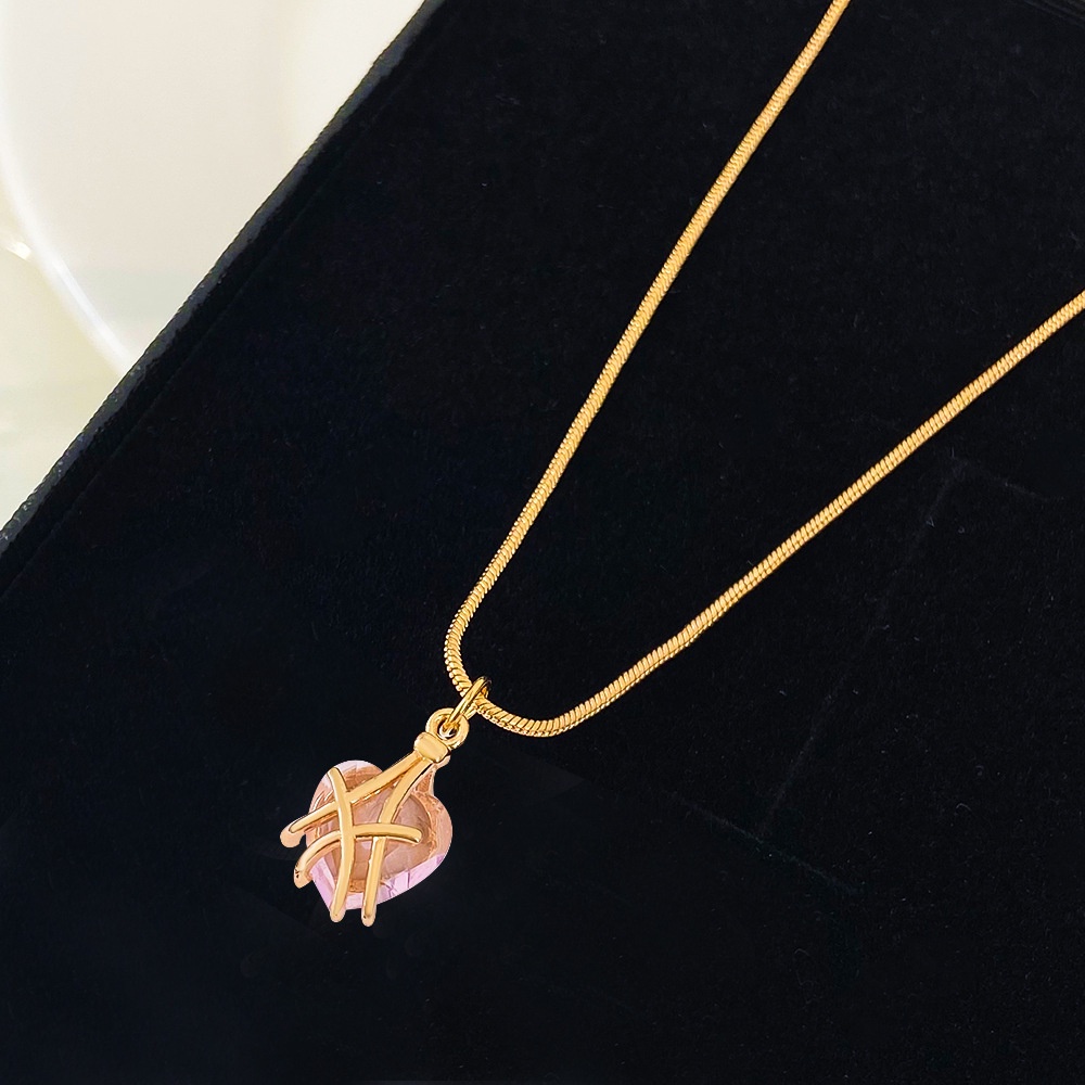 Kalung Rantai Klavikula Bahan Titanium Steel Lapis Emas 18k Desain Hati Barbie Untuk Wanita