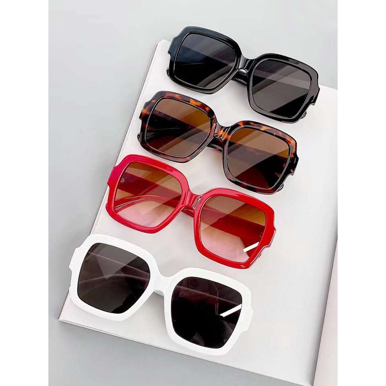 (YUZHU) Western Retro Fashion Oversized Frame Sunglasses Love Fashion Kacamata Hitam Serbaguna Untuk Wanita