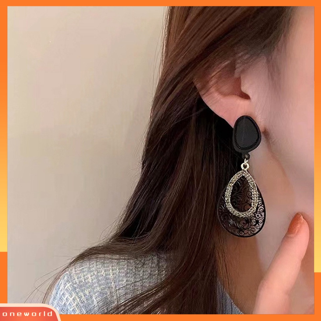 [ONE] 1pasang Anting Stud Retro Bohemia Hollow Bunga Elegan Geometris Hitam Berlian Imitasi Hias Tetesan Air Menjuntai Anting-Anting Perhiasan Fashion