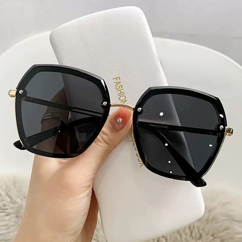 (YUZHU) Vintage Fashion Metal Frame Sunglasses Untuk Wanita Mode Barat Oversized Frame Sunscreen Sunglasses