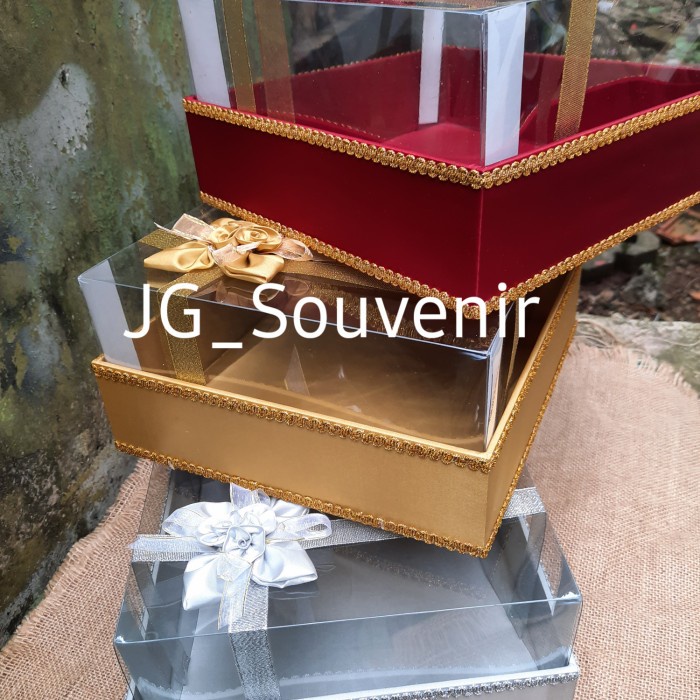 Kotak Hantaran Seserahan Tempat Kue Mika Ukuran 30 x 30 Maron