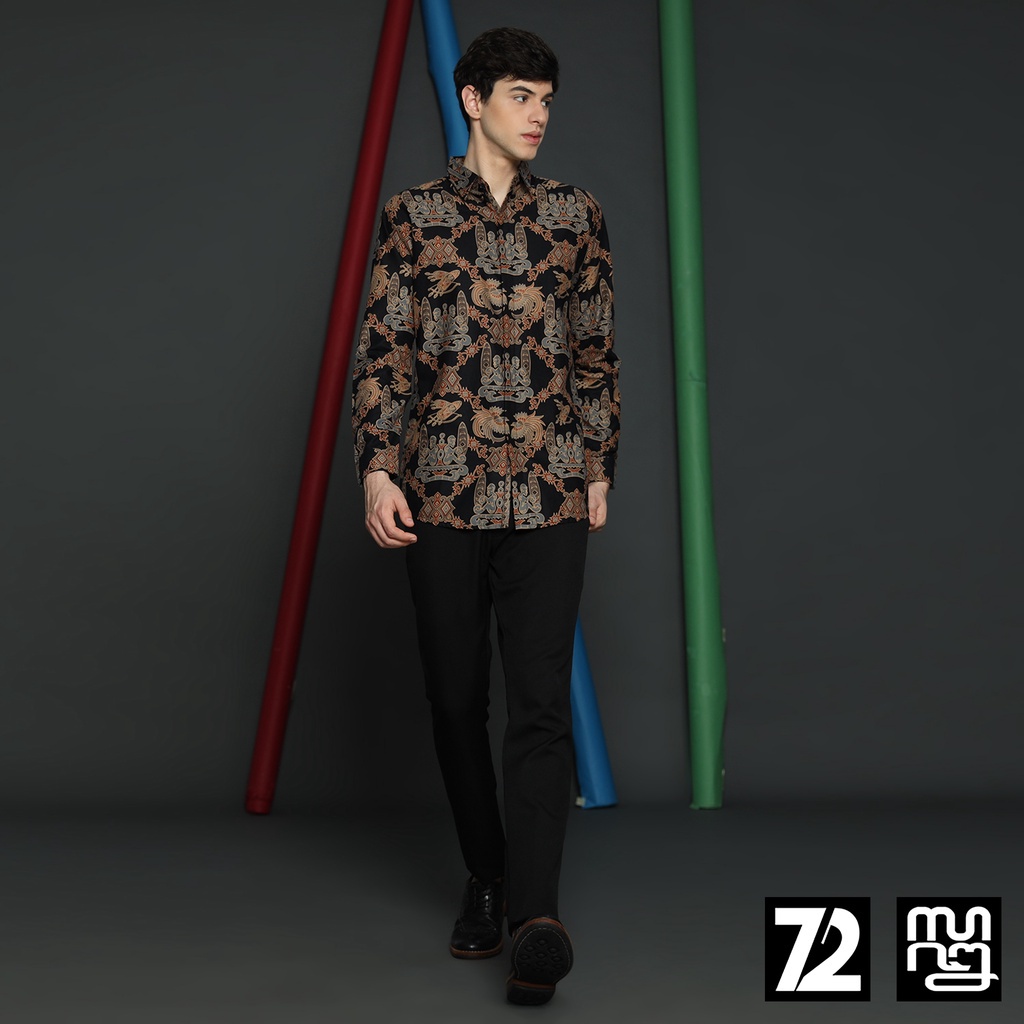 KEMEJA BATIK PRIA Slimfit Slim Fit Lengan Panjang Premium Motif Burung Asmat Warna Hitam 723573 Cap 72 - Baju Kemeja Atasan Pakaian Setelan Batik Pria Cowok Laki Laki Remaja Keluarga Kantor Lengan Panjang Modern Slimfit Slim Fit Premium Kekinian