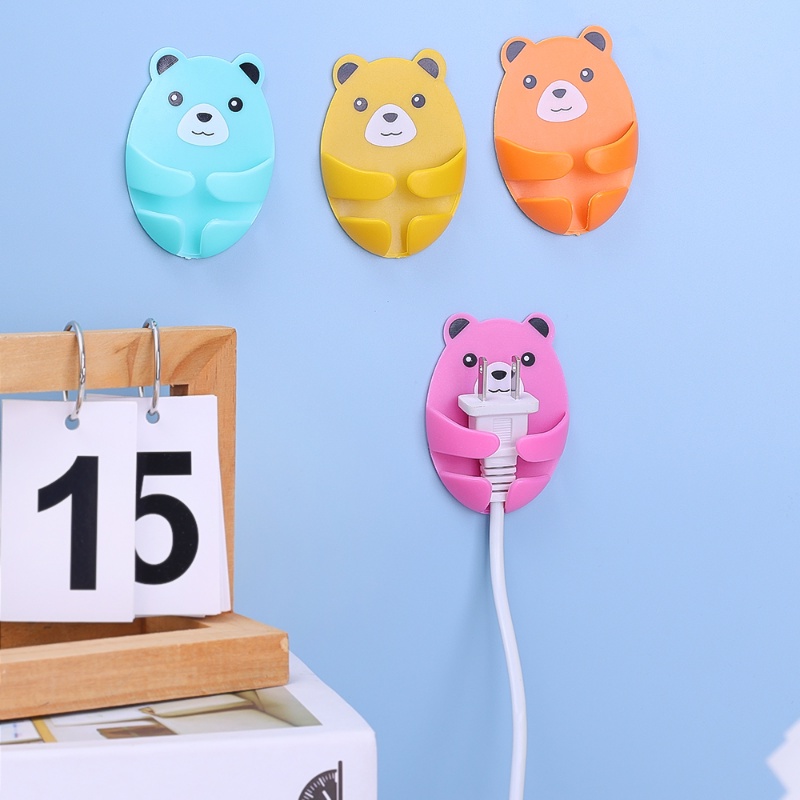 Self-adhesive Cartoon Hug Bear Power Plug Hook/Rak Gantung Penyimpanan Yang Dipasang Di Dinding/Kait Penyimpanan Hemat Ruang Rumah Tangga